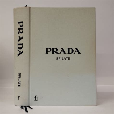 prada libro sfilate|Prada. Sfilate. Tutte le collezioni. Susannah Frankel. L'Ippocampo .